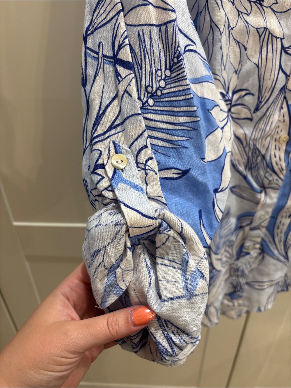 100% linen Halston Blue and White Floral Button-Down Shirt - Picture 3 of 5